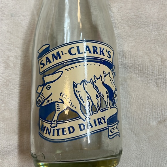 Sam Clark’s Milk Bottle United Dairy Bottle. Momma Pig and piglets! - Picture 2 of 5
